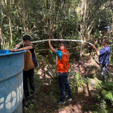 Defesa Civil entrega 30 mil litros de água no Km 60 Defesa Civil entrega 30 mil litros de água no Km 60