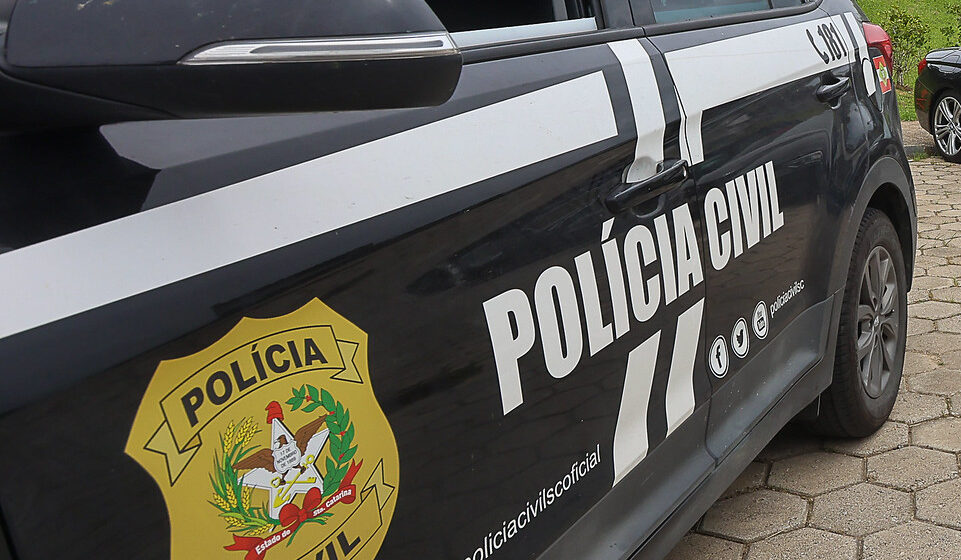 Homem suspeito de furtar R$ 300 mil de agência em Tubarão é preso