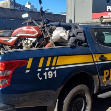 PRF prende motociclista com placa falsa na BR-101 em Tubarão
