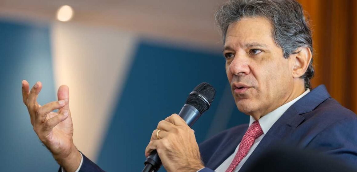 Brasil seguirá negociando com EUA mesmo com ameaça de tarifa