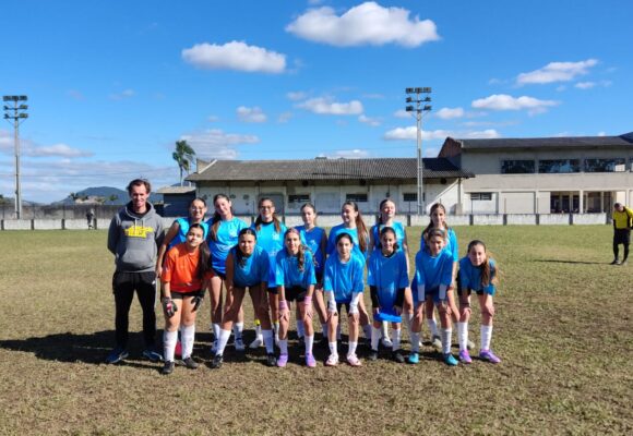 Colégio Dehon conquista título do Moleque Bom de Bola Feminino em Tubarão
