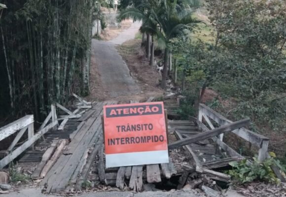 Pontilhão de madeira é interditado em São Martinho