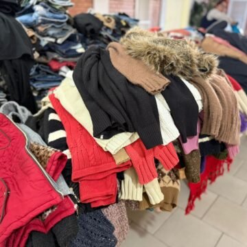 Bazar oferece peças a partir de um real para ajudar na construção da paróquia da Passagem, em Tubarão Bazar oferece peças a partir de um real para ajudar na construção da paróquia da Passagem, em Tubarão