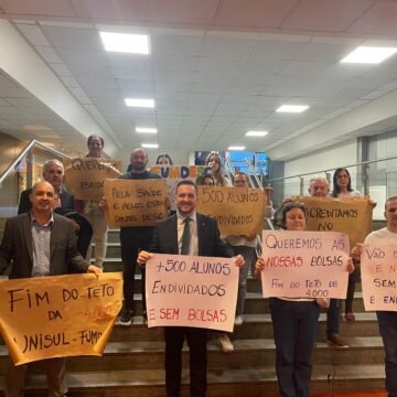 Universitários da Unisul voltam à Alesc para pedir mudanças no Universidade Gratuita