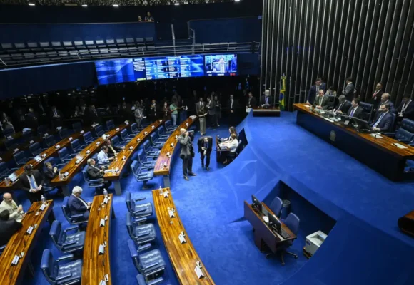 Senado aprova isenção de Imposto de Renda para quem ganha até dois salários-mínimos