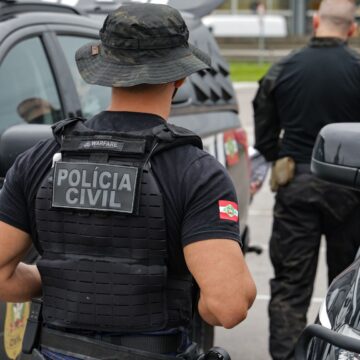 Mulher de Imbituba é alvo de operação por perseguição a padre da Diocese de Criciúma