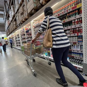 Governador assina decreto que zera ICMS de seis itens da cesta básica em SC