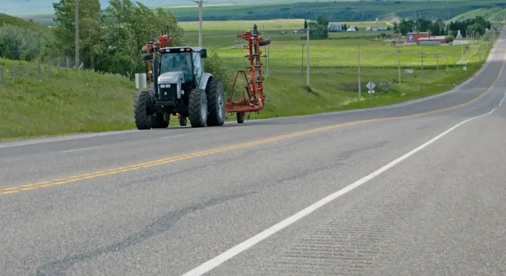 Santa Catarina sanciona lei que regulamenta trânsito de máquinas agrícolas nas rodovias estaduais
