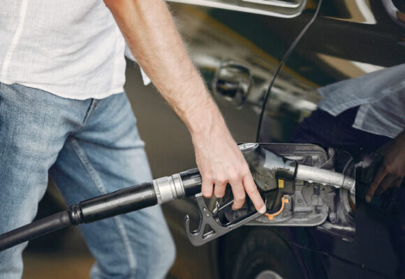 Pesquisa do Procon de Tubarão aponta variação de até R$ 1,12 no preço da gasolina