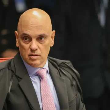 Moraes vota para condenar Bolsonaro e outros sete réus por tentativa de golpe de Estado