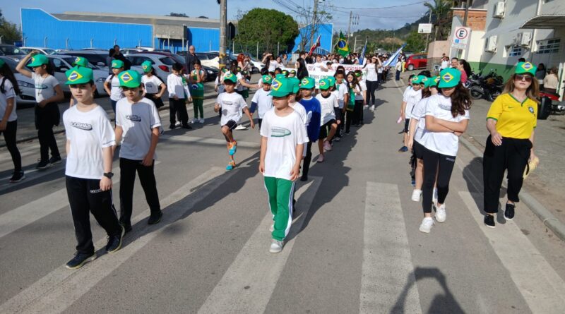 Comunidade de São Martinho abre desfiles da Semana da Pátria em Tubarão