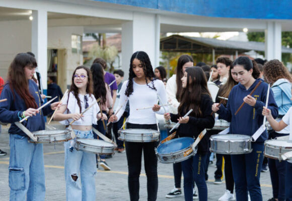 Pulseiras para estudantes do Desfile Cívico já podem ser retiradas em Tubarão