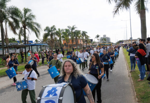 Mais de 500 crianças participam de desfile da Semana da Pátria no bairro Passagem