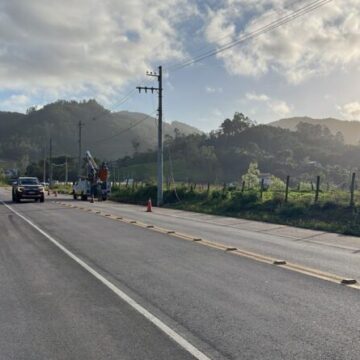 Ponte da Guarda começa a receber fiação para instalação de energia elétrica
