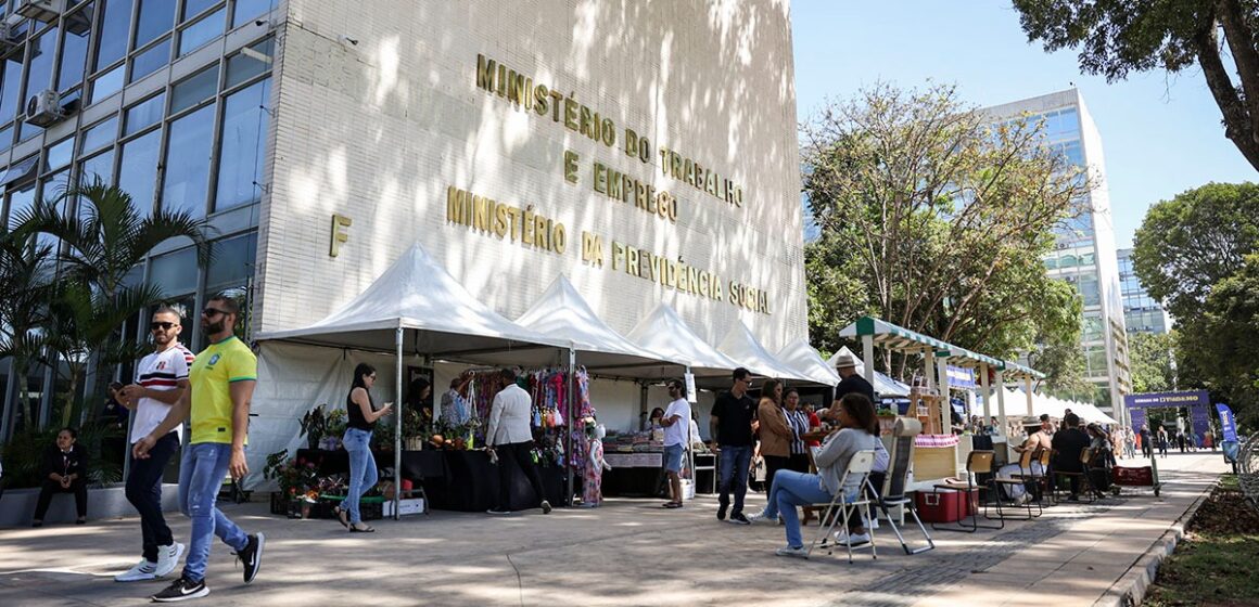 Governo notifica patrões sobre atraso do FGTS de empregadas domésticas