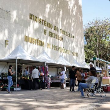 Governo notifica patrões sobre atraso do FGTS de empregadas domésticas
