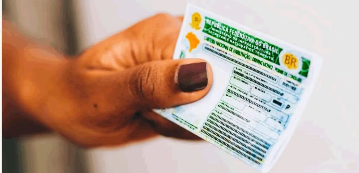 CNH sem autoescola: governo divulga regras para instrutor autônomo