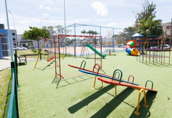 Praça Luiz Pedro Medeiros é entregue à população após revitalização em Oficinas