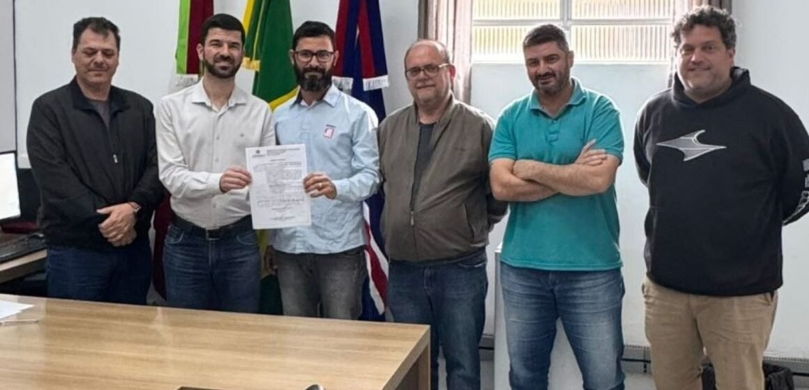 Prefeitura de Gravatal autoriza obras de pavimentação em novo trecho da Rua José Pedro Neves Prefeitura de Gravatal autoriza obras de pavimentação em novo trecho da Rua José Pedro Neves