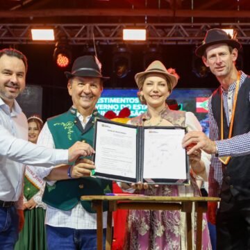 Governador anuncia recursos para São Martinho durante a Festa do Produto Colonial