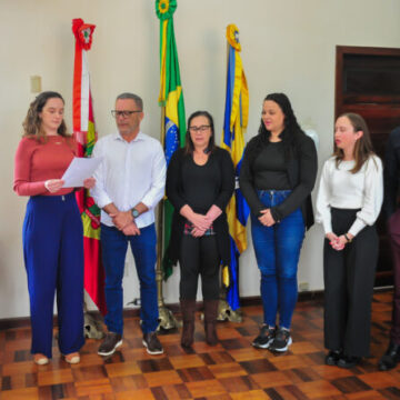 Cinco novos servidores tomam posse na área da Saúde em Capivari de Baixo