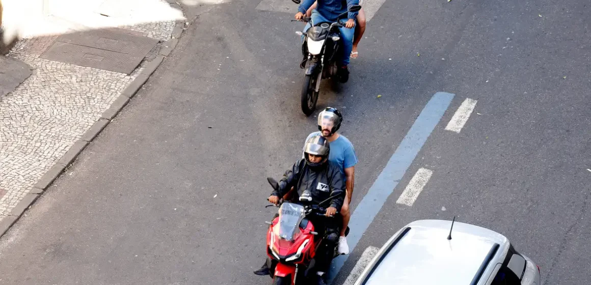 Número de trabalhadores por aplicativo cresce 25% e chega a 1,7 milhão no Brasil