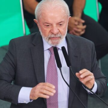 Lula quer discutir com Trump punição a ministros do STF durante encontro na Malásia