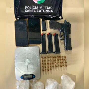 Três pessoas são presas por tráfico de drogas e posse ilegal de arma no bairro São Clemente