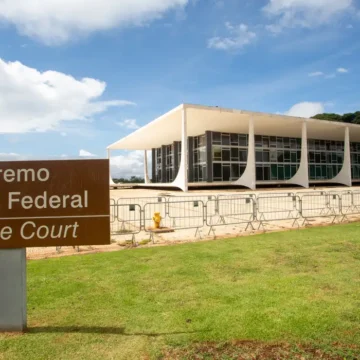 STF: Moraes e Dino votam por manter prisão de Bolsonaro