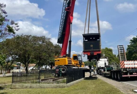 Locomotiva do início do século XX passará por restauro e voltará à exposição em novo local: a Praça da Bandeira