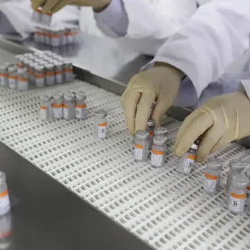 Anvisa aprova registro de vacina 100% nacional contra dengue