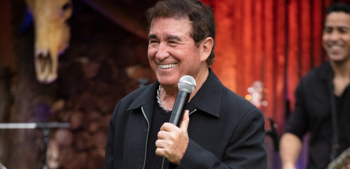 Amado Batista se apresenta nesta quarta-feira na Hangar 737