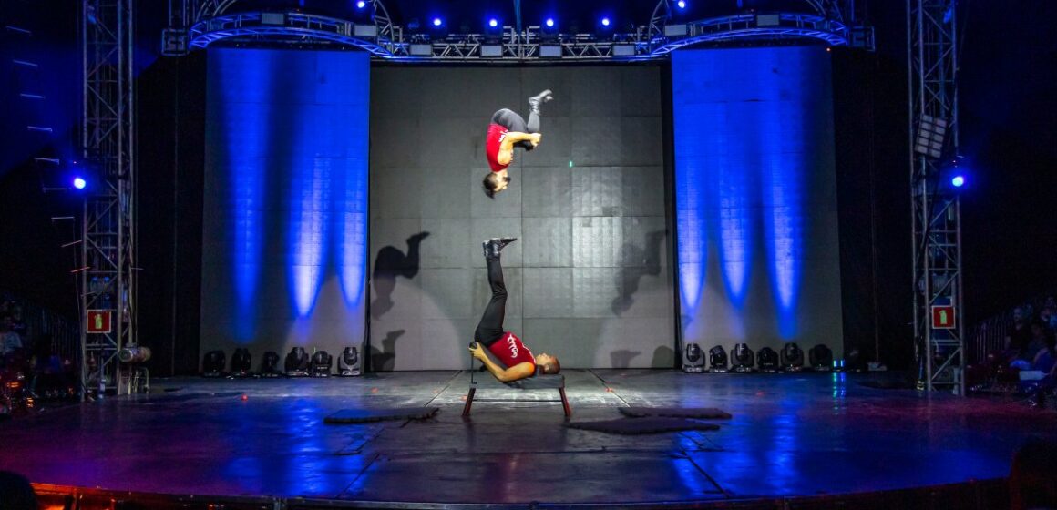 Crianças e jovens que integram o Mirage Circus concluirão ano letivo em escolas de Tubarão