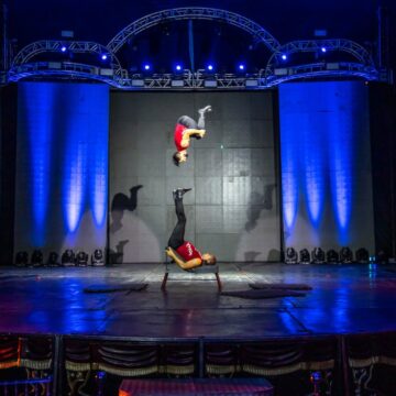 Crianças e jovens que integram o Mirage Circus concluirão ano letivo em escolas de Tubarão