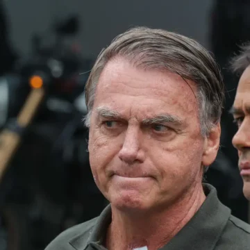 Bolsonaro é preso pela Polícia Federal em Brasília