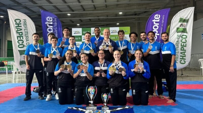 Tubarão se destaca no JASC e encerra karatê como referência estadual