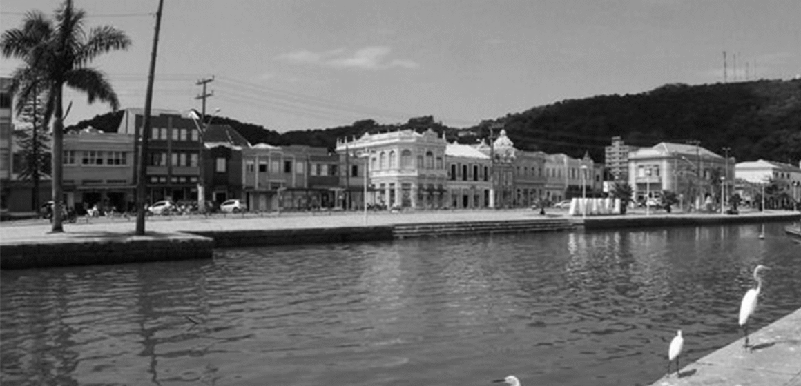 Mulher morre após cair na água no Centro Histórico de Laguna