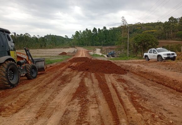 Trecho entre Ilhota e Indaial em Gravatal é retificado e trânsito ganha mais segurança