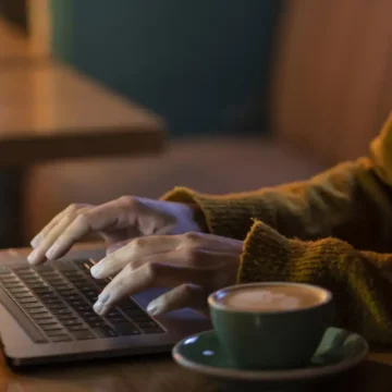 Falha na Cloudflare derruba sites e serviços em todo o mundo