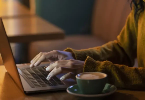 Falha na Cloudflare derruba sites e serviços em todo o mundo