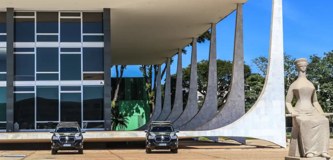 Moraes vota para tornar Eduardo Bolsonaro réu por coação ao STF