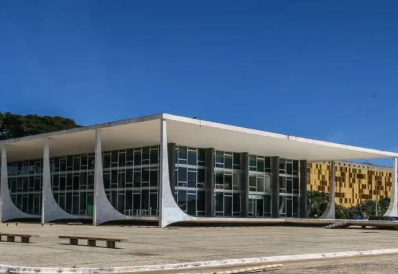 STF começa a julgar recursos de Bolsonaro e aliados contra condenação