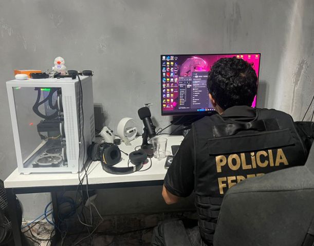 Polícia Federal investiga suspeitos de ataques virtuais e cumpre mandados em Tubarão