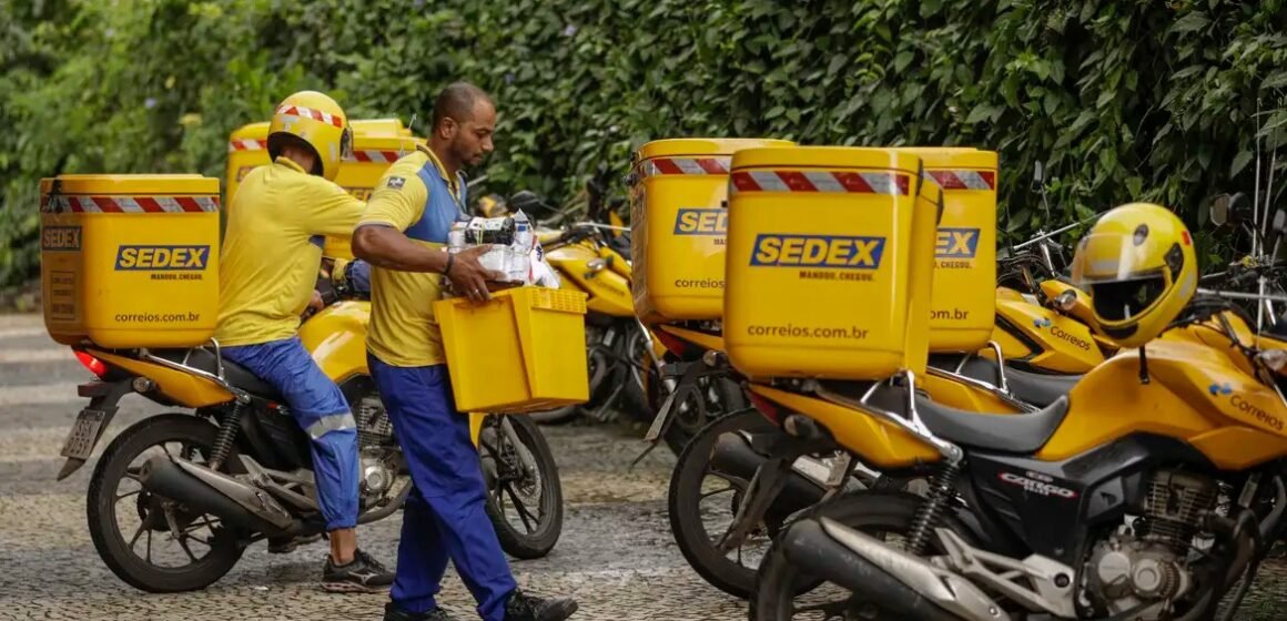 Correios fecham empréstimo de R$ 12 bilhões com cinco bancos Correios fecham empréstimo de R$ 12 bilhões com cinco bancos