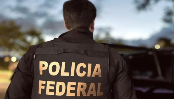 Após tentativa de fuga de Silvinei, PF cumpre 10 prisões domiciliares por trama golpista Após tentativa de fuga de Silvinei, PF cumpre 10 prisões domiciliares por trama golpista