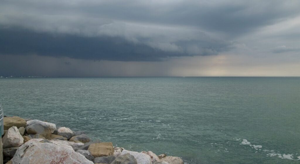 Ciclone extratropical deve provocar chuva intensa e ventos de até 90 km/h em Santa Catarina Ciclone extratropical deve provocar chuva intensa e ventos de até 90 km/h em Santa Catarina