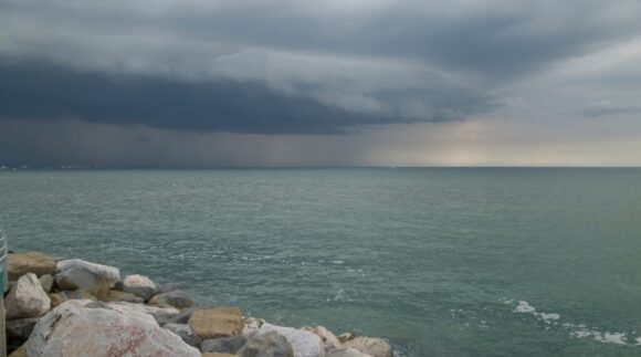 Ciclone extratropical deve provocar chuva intensa e ventos de até 90 km/h em Santa Catarina