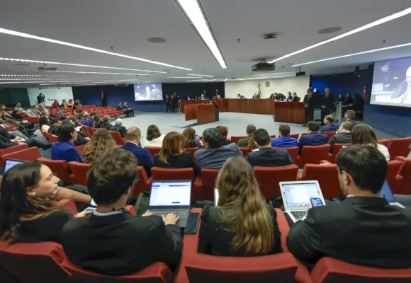 Moraes nega incluir ministro Fux em julgamento do núcleo 2