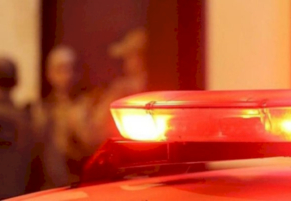 Casal é flagrado com objetos furtados e droga após abordagem policial no Rosa