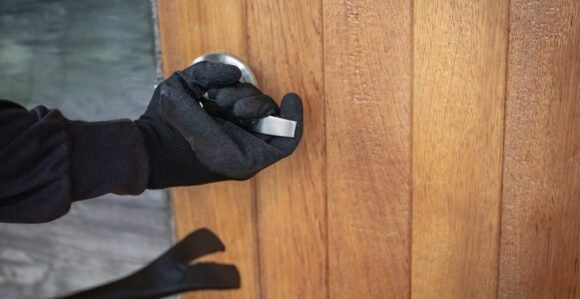 Ex-funcionário furta chaves de caminhões da coleta de lixo durante a madrugada em Imbituba